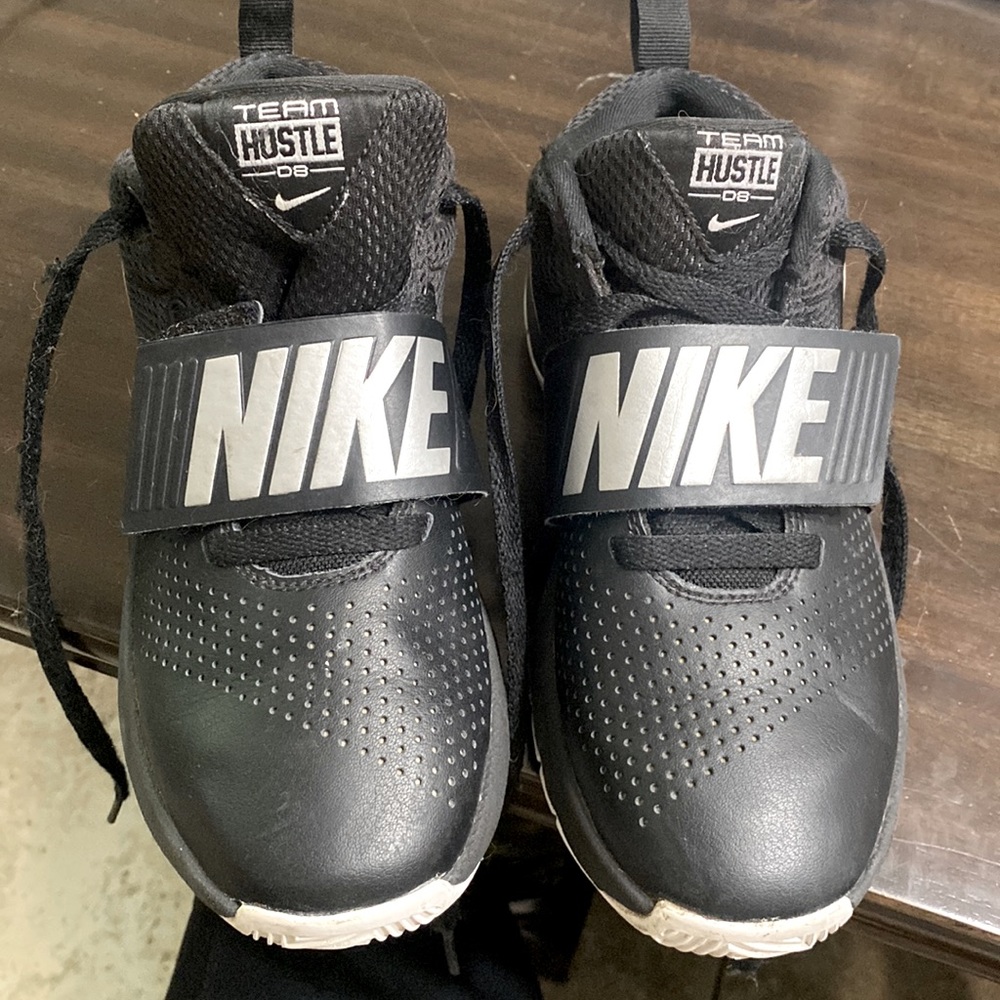 💛 Boy’s Nike Basketball Tennis • 4Y